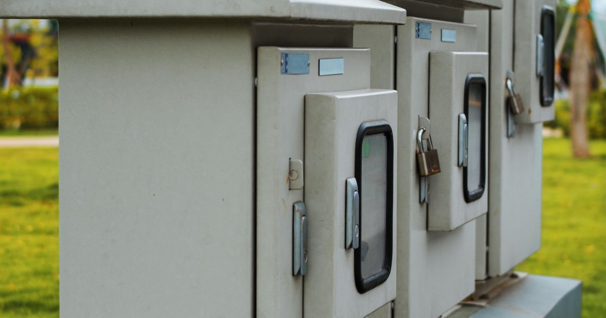 Rozdzielnica elektryczna zewnętrzna: ochrona i montaż