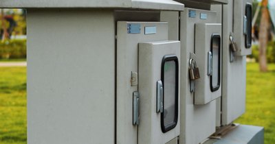 Rozdzielnica elektryczna zewnętrzna: ochrona i montaż