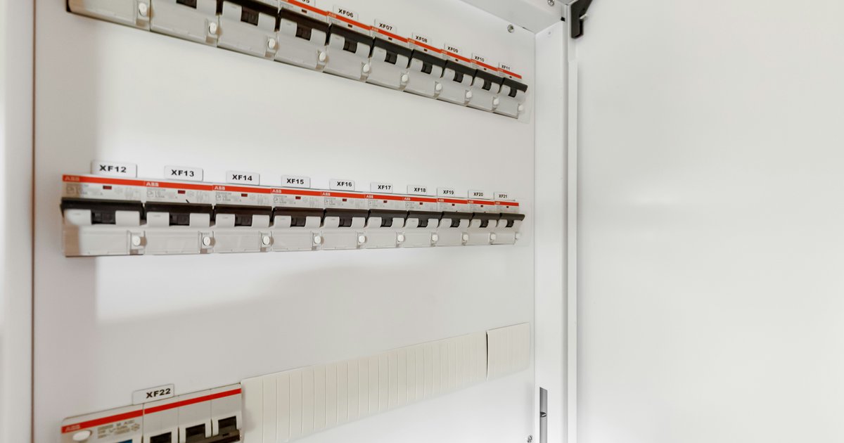 Rozdzielnica elektryczna w domu: wybór i montaż