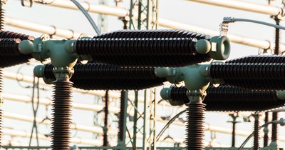 Uprawnienia SEP do 15 kV – dla kogo i możliwości?