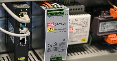 Prąd stały w instalacjach domowych – czy obwody DC to przyszłość budownictwa mieszkaniowego?
