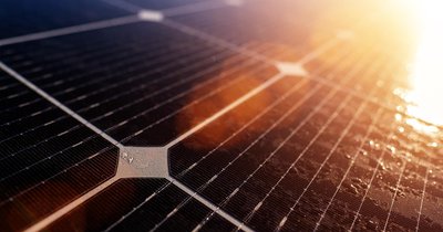 Porównanie technologii ogniw TOPCon, HJT i IBC – która dominuje na rynku paneli PV w 2026?
