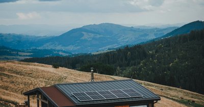 Jak zaprojektować system off-grid na działkę rekreacyjną bez przyłącza energetycznego – kompletny poradnik
