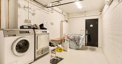 Instalacja elektryczna w piwnicy i pomieszczeniach wilgotnych – klasy IP osprzętu i dobór zabezpieczeń