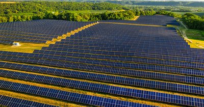 Farmy PV o mocy do 1 MW na gruntach klasy IV – nowe uproszczenia proceduralne w 2026 i analiza opłacalności