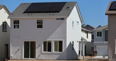 Inteligentne zarządzanie fotowoltaiką i magazynem energii z poziomu smart home – automatyczne przełączanie trybów