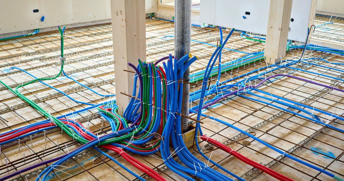 Jak obliczyć koszt wymiany instalacji elektrycznej w domu jednorodzinnym – ceny materiałów i robocizny w 2026