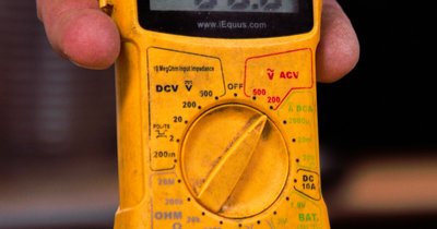 Mierniki wielofunkcyjne dla elektryka – ranking 2026