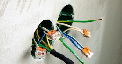 Laczenie przewodow w puszce - techniki i bledy